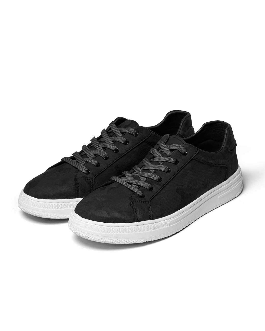 Cassius | Men's Classic Low-Top Sneakers
